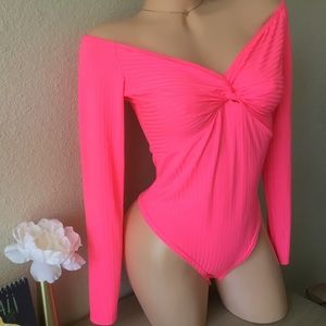 New BOOHOO Twist Front Off The Shoulder Body Suit - Neon Pink